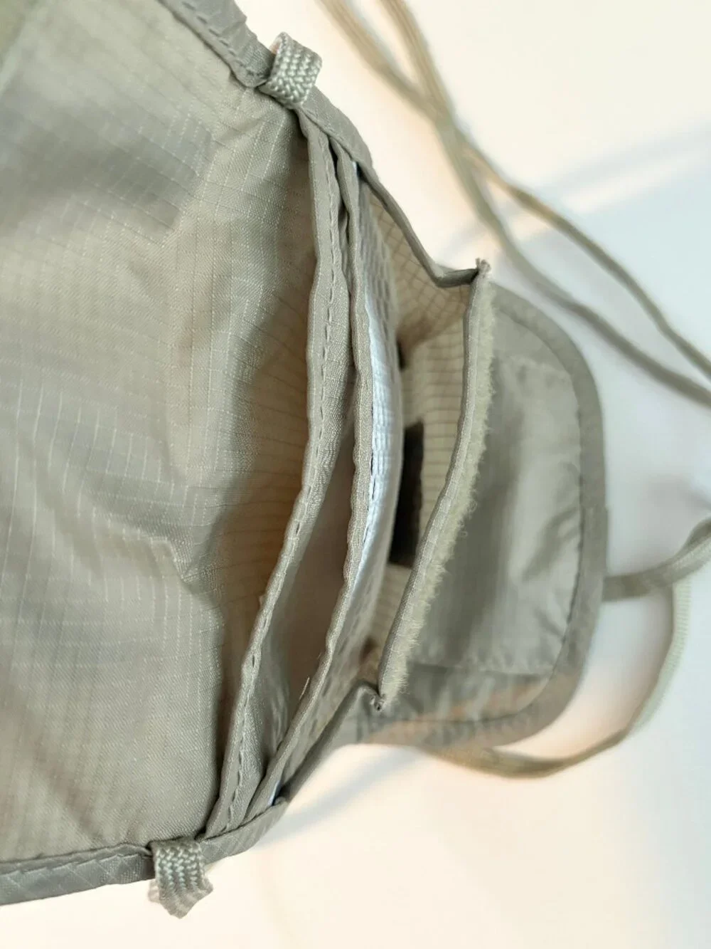 Eagle Creek travel neck wallet